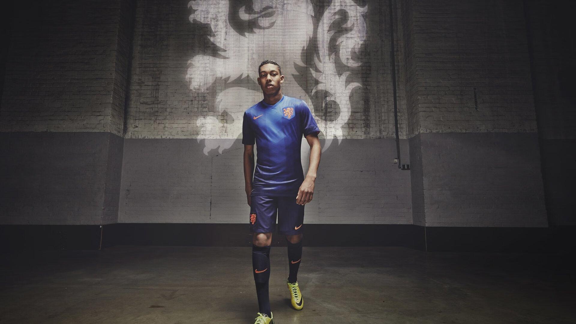 李楠挂帅中国男篮红队完成集结 十二将亮相首重作风锻造